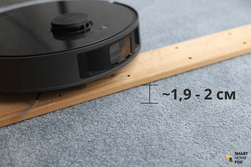 Dreame L10s Pro преодолевает более высокое препятствие во время теста.